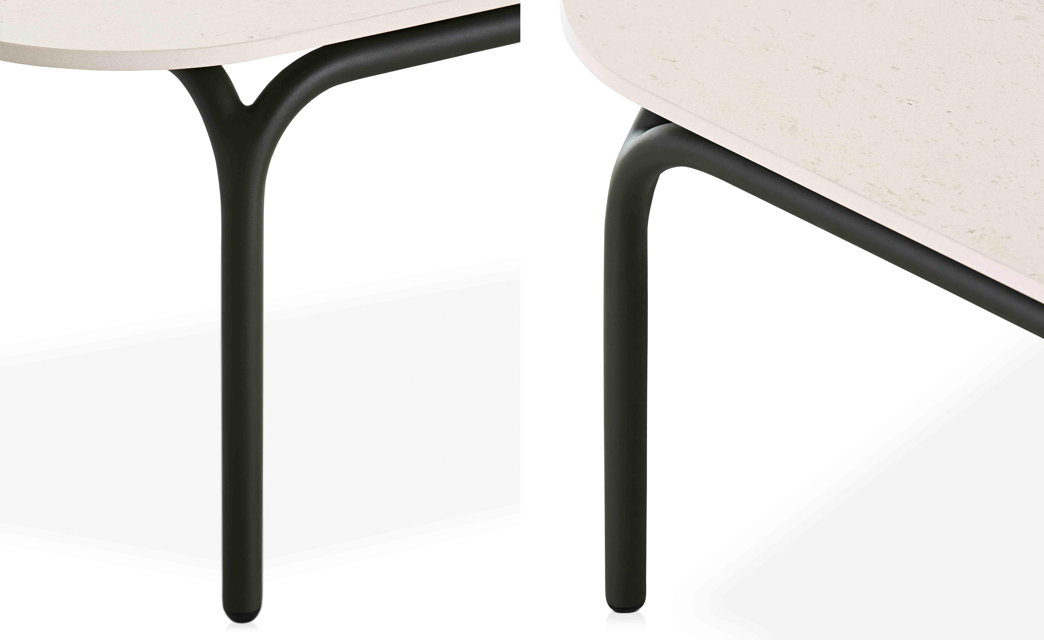 Capa Dining Table
