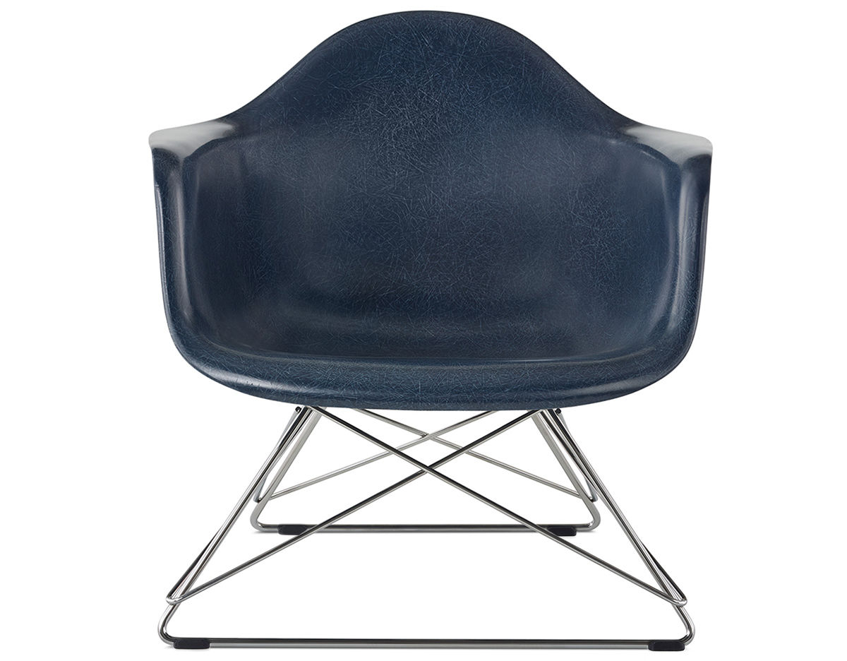 eames® molded fiberglass armchair with low wire base