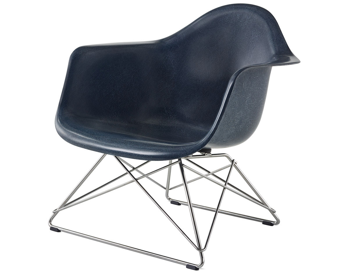 eames® molded fiberglass armchair with low wire base