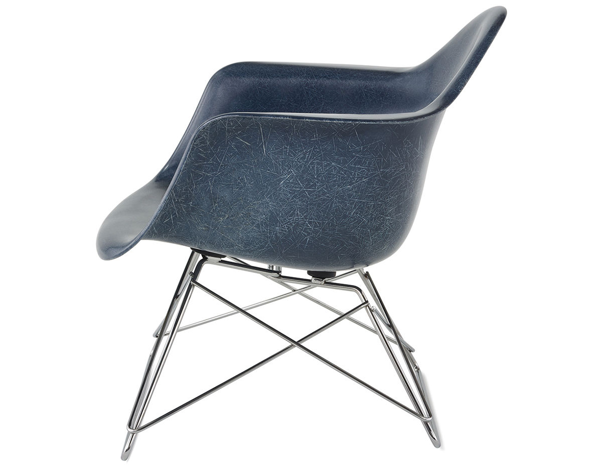 eames® molded fiberglass armchair with low wire base