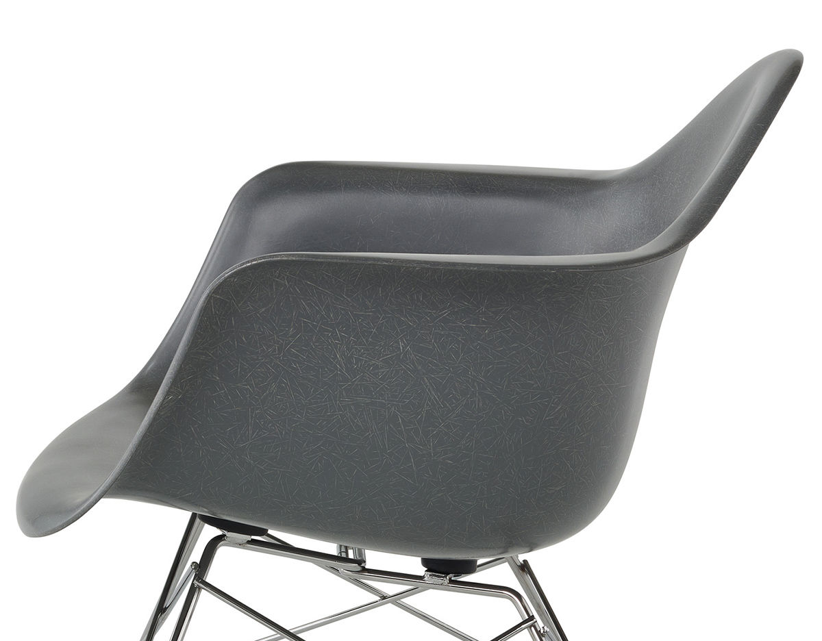 eames® molded fiberglass armchair with low wire base