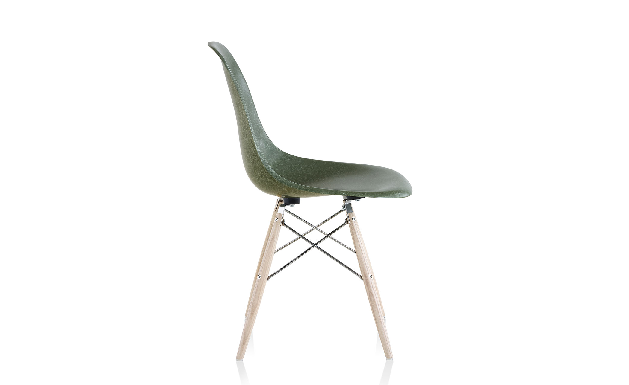 eames&reg; molded fiberglass side chair with dowel base