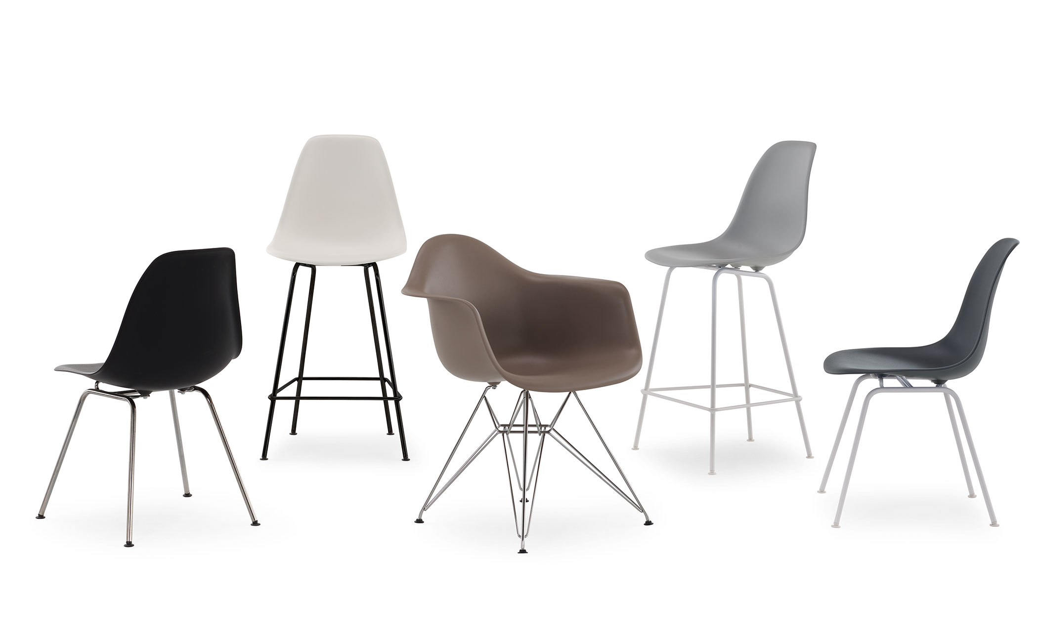 eames&reg; molded plastic side chair with 4 leg base
