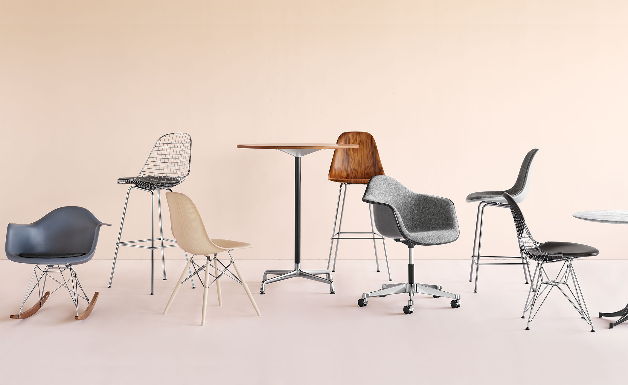 eames&reg; molded plastic side chair with 4 leg base