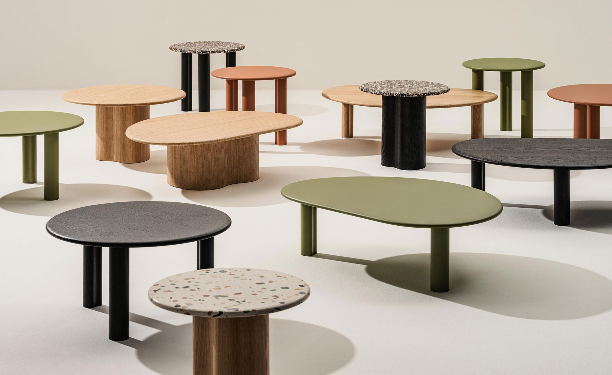 Ghia Organic Table with 3 leg base