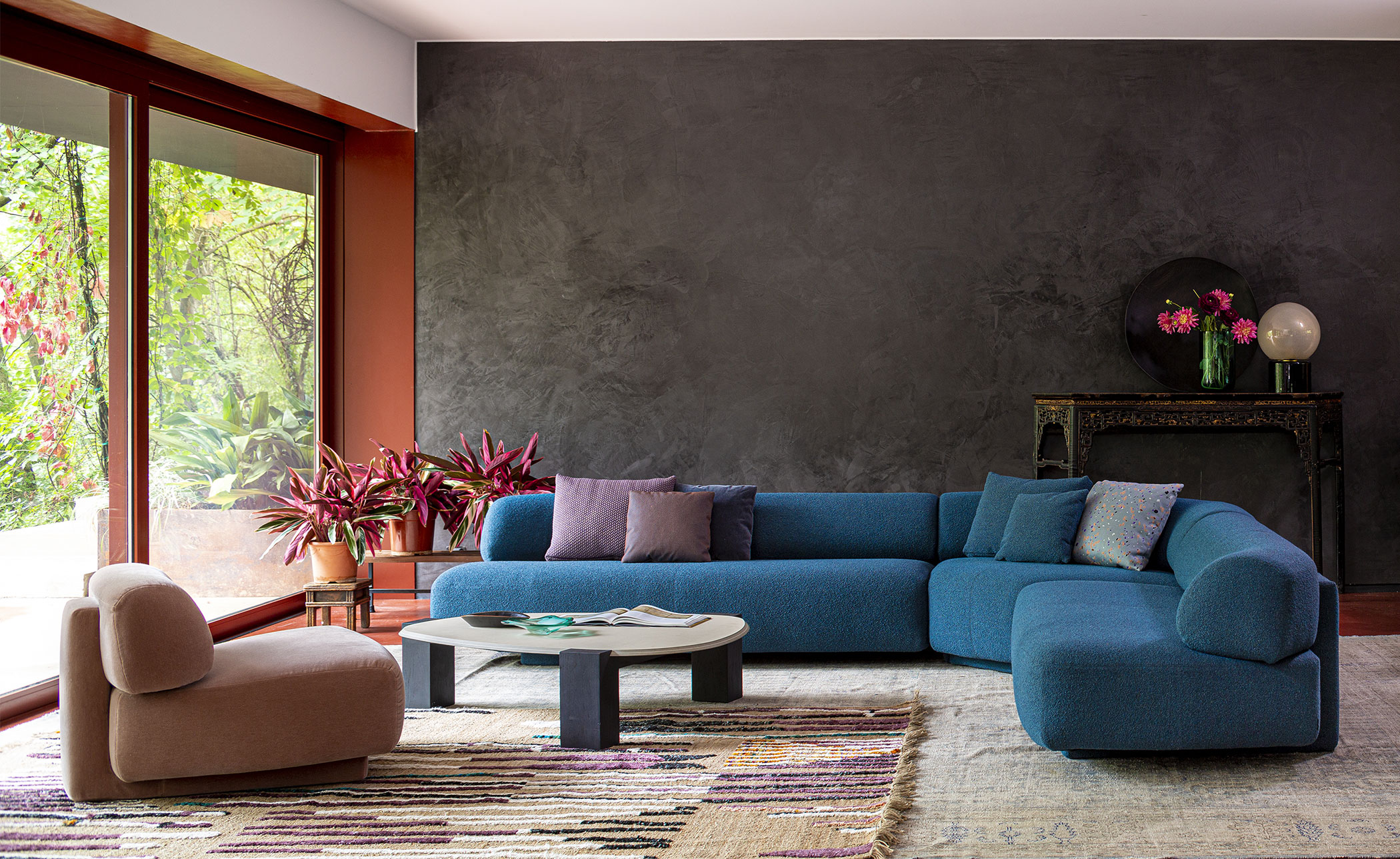 Gogan Corner Sectional with Chaise