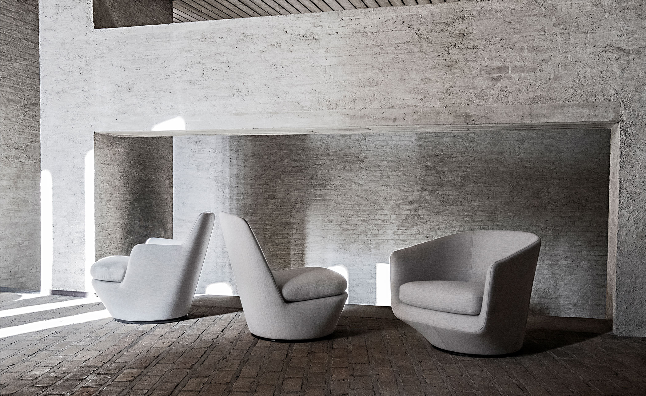 lo turn lounge chair