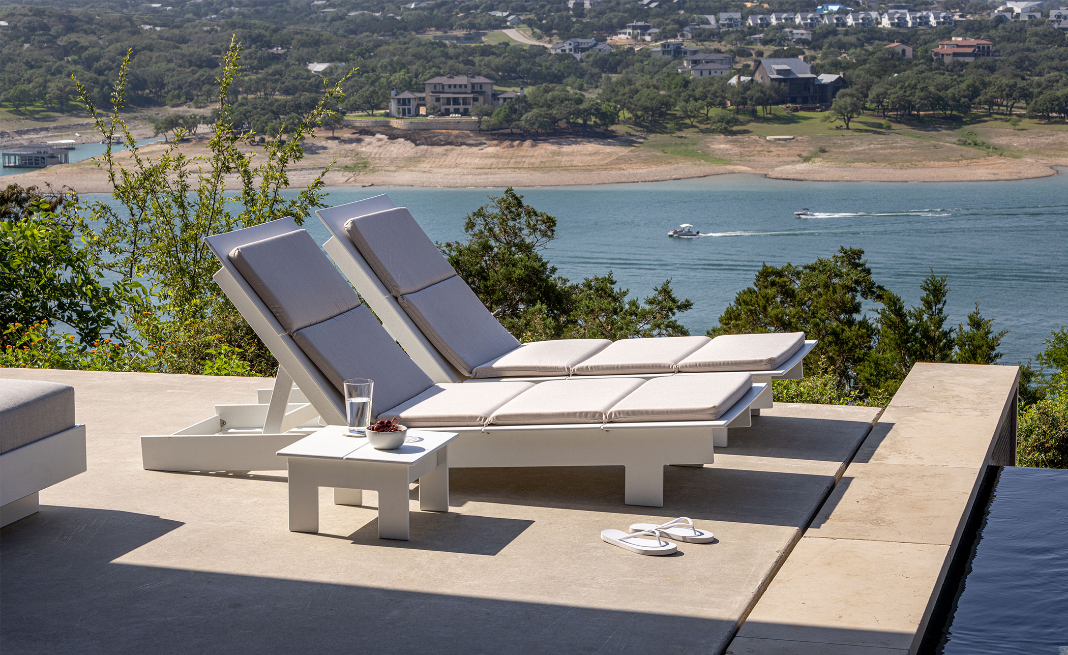 Lollygagger Chaise
