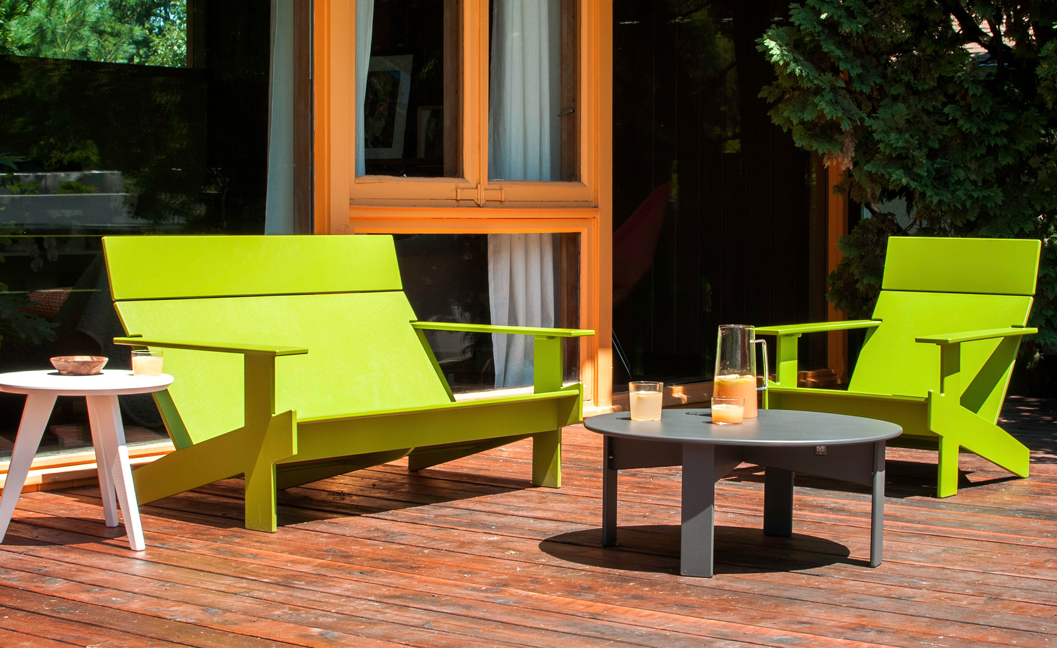 Lollygagger Cocktail Table Round
