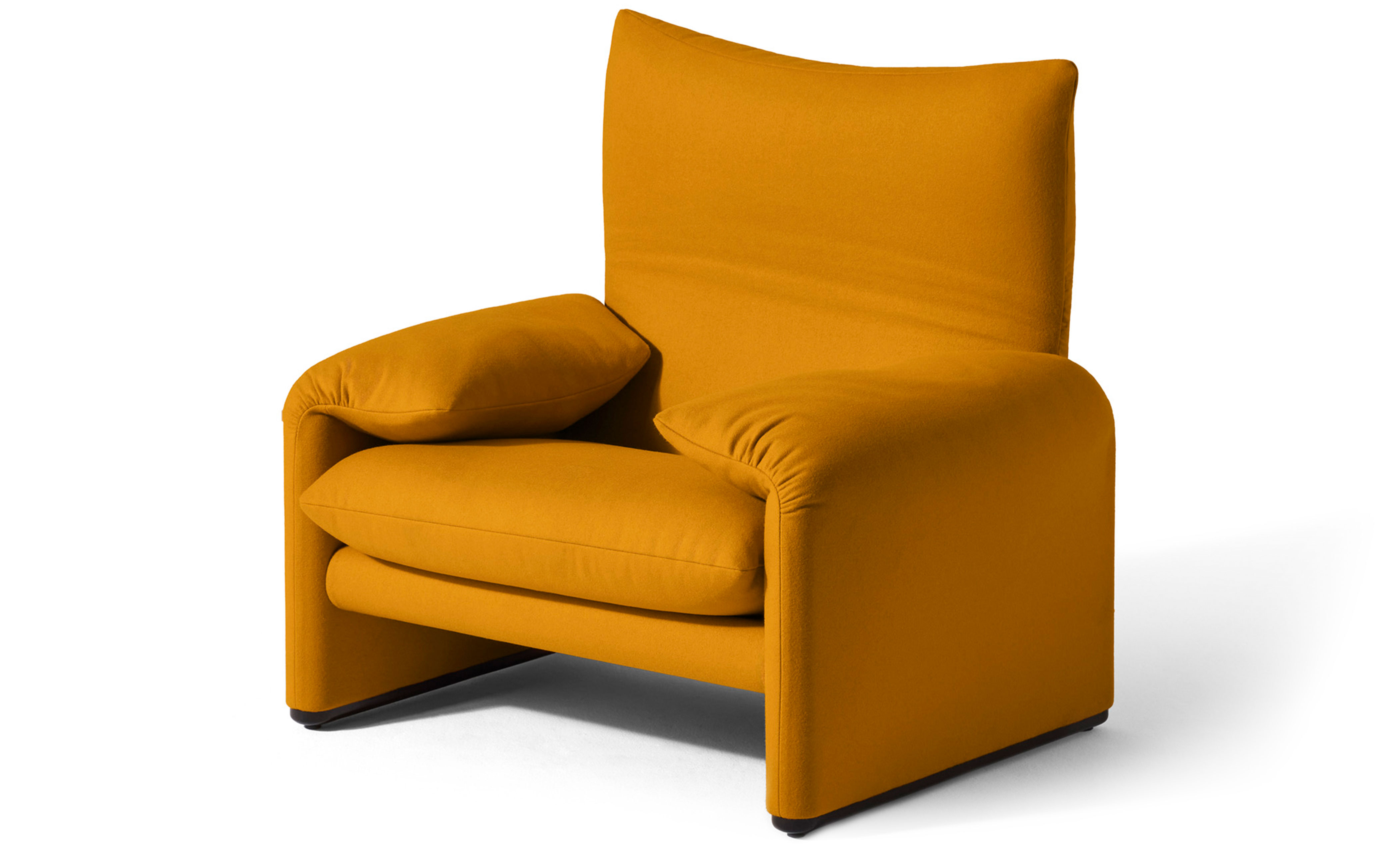Maralunga Armchair, 43.3"