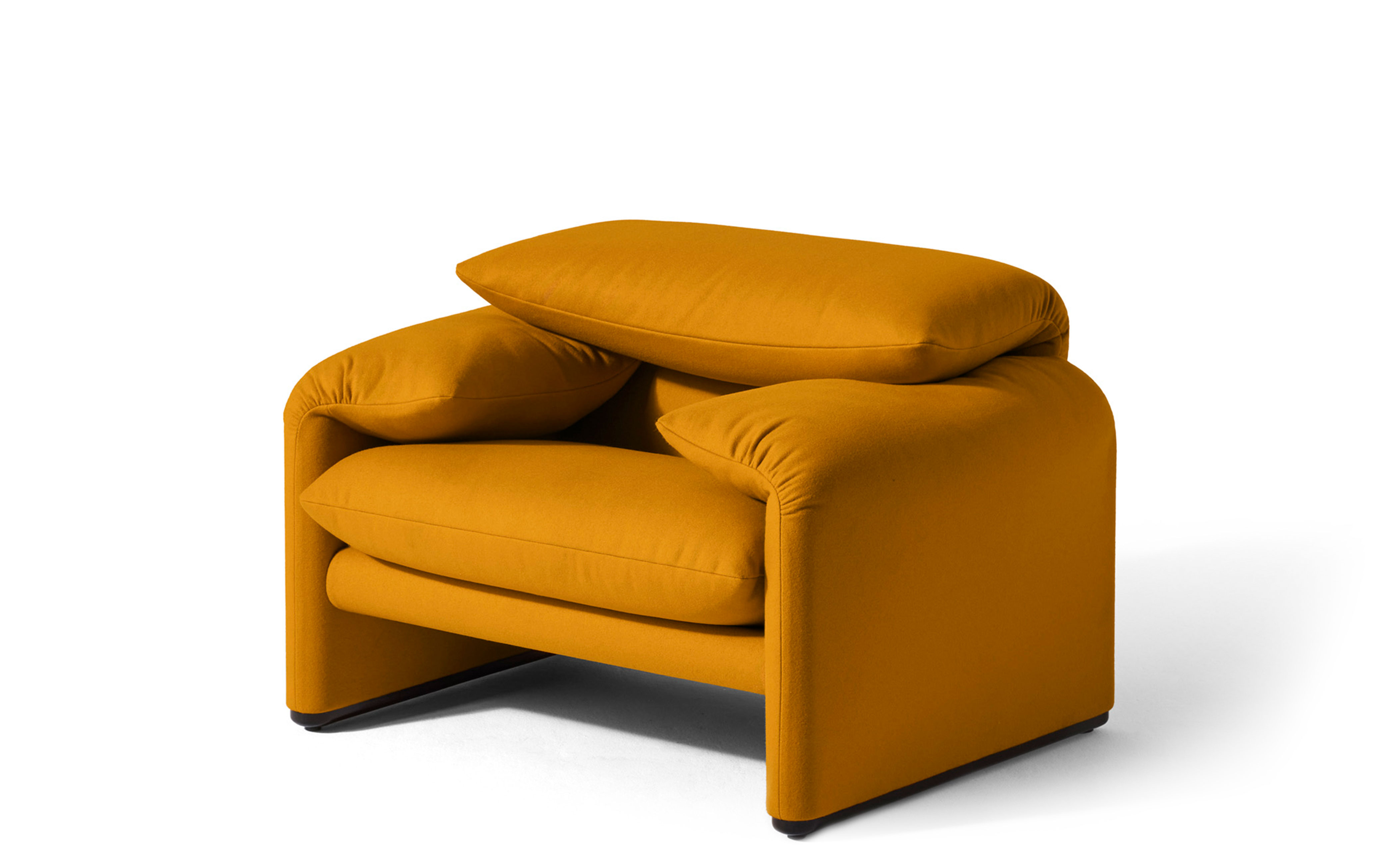 Maralunga Armchair, 43.3"