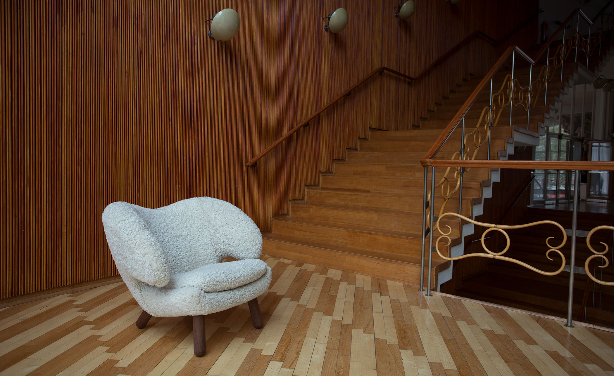 Pelican Chair with Buttons