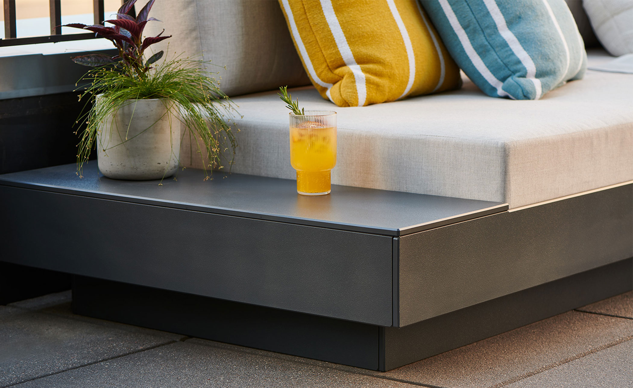 Platform One Daybed