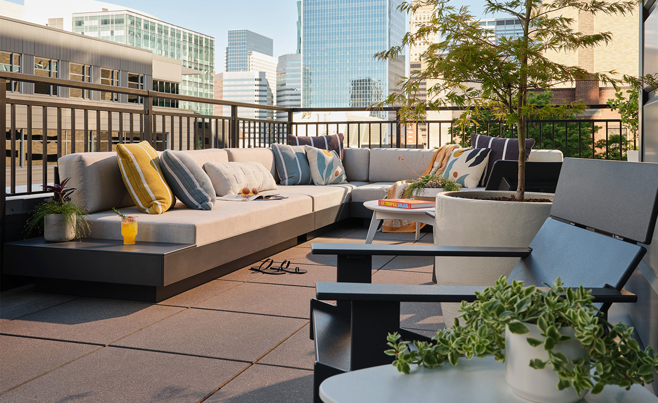 Platform One Daybed