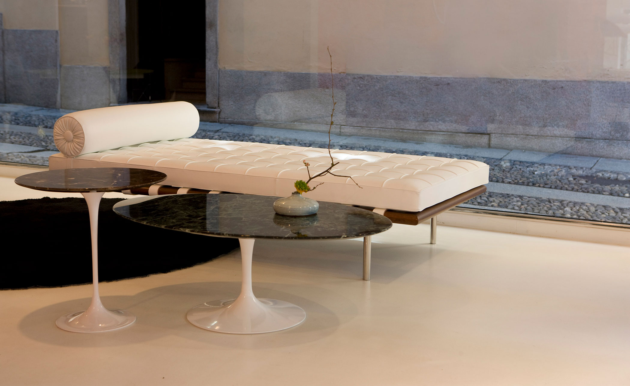 saarinen side table - 22" oval