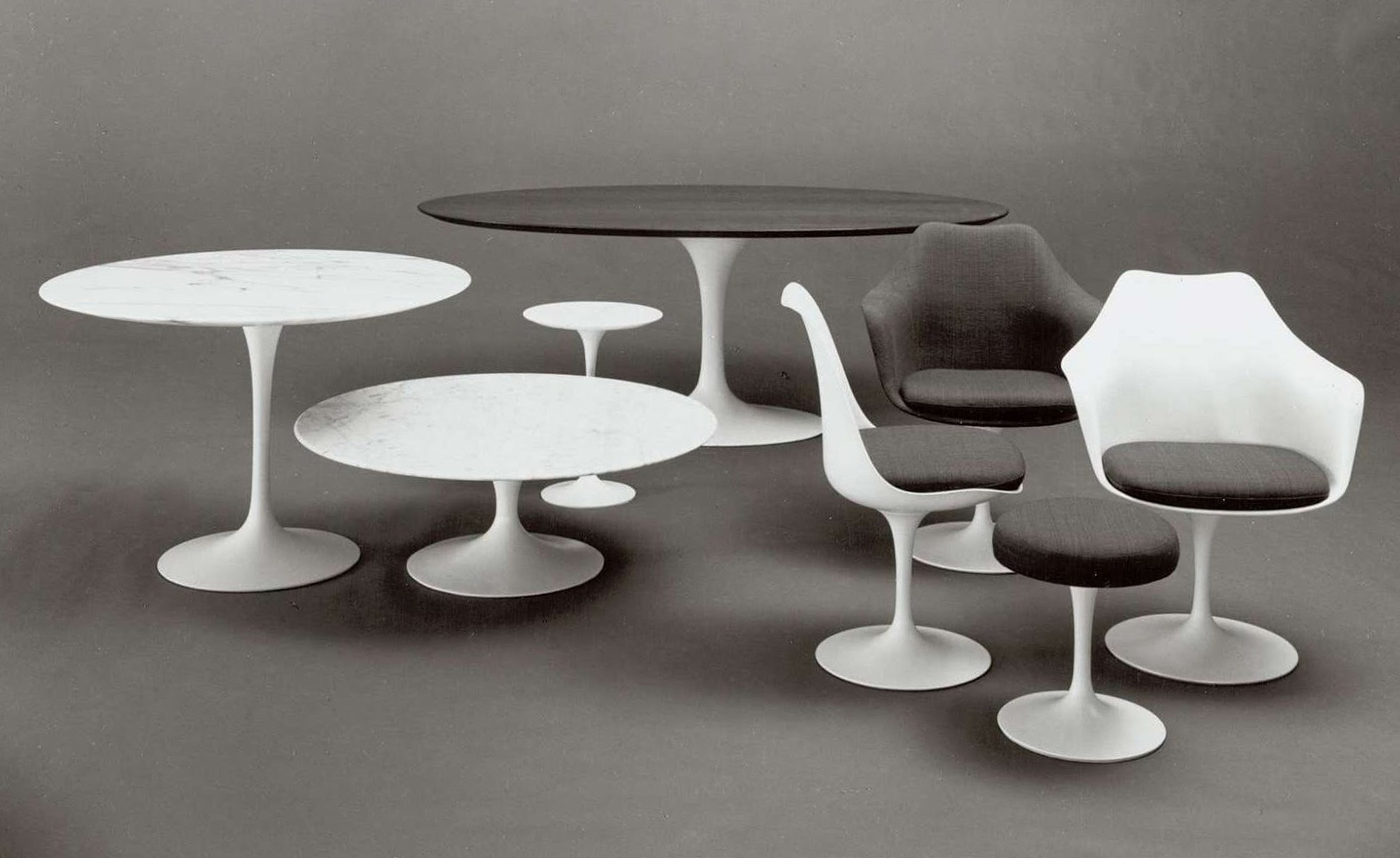 saarinen side table - 22" oval