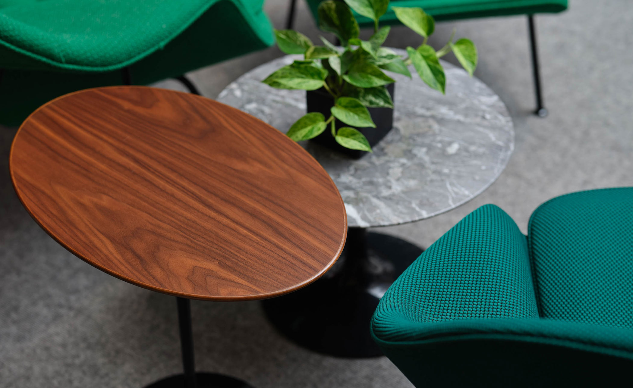 saarinen dining table - 60" round