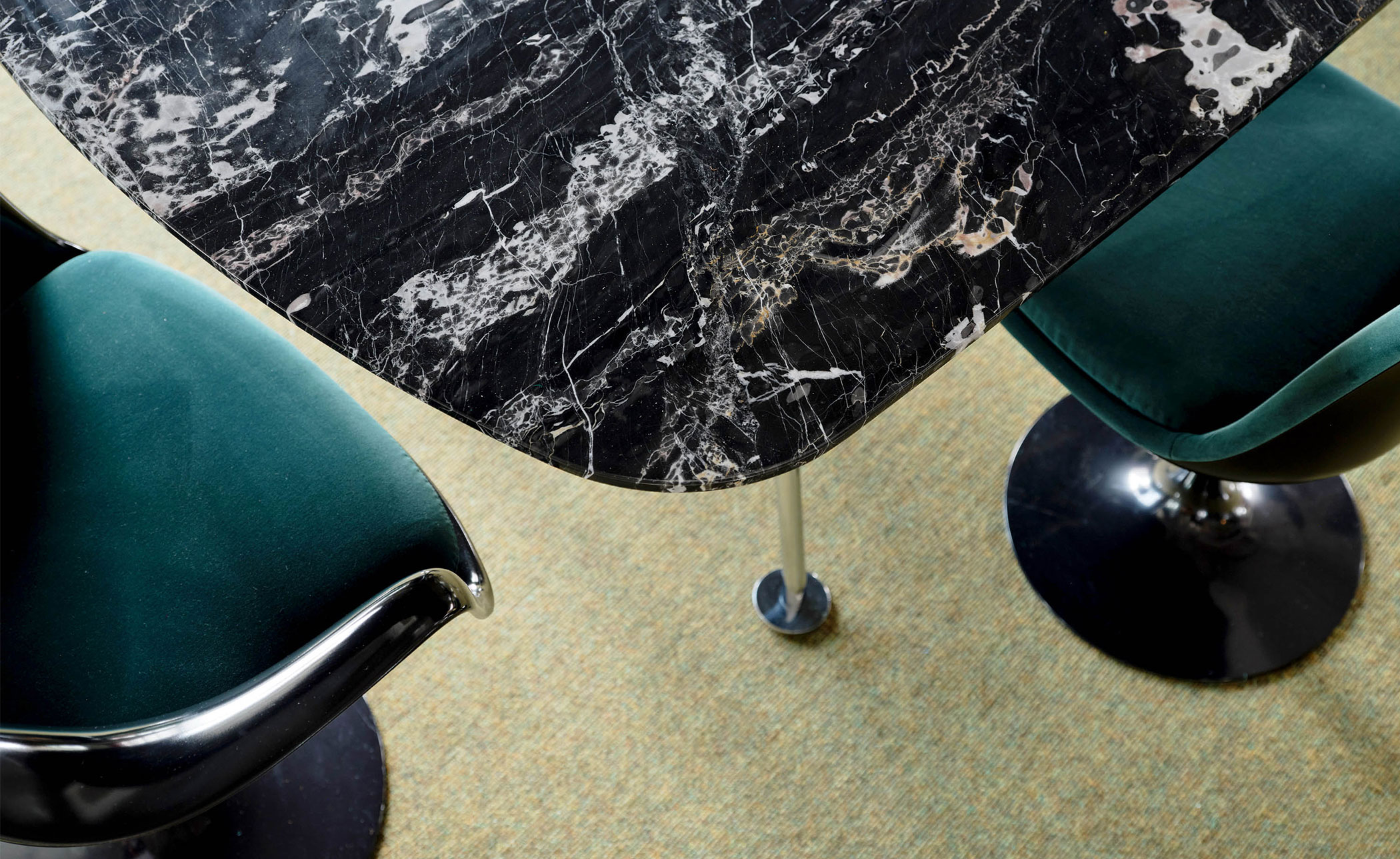 saarinen black tulip side chair