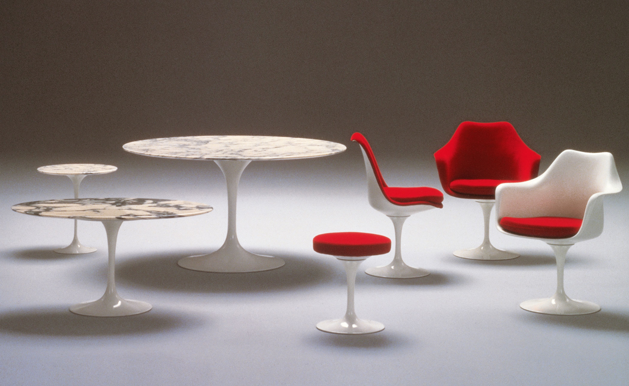 saarinen black tulip side chair