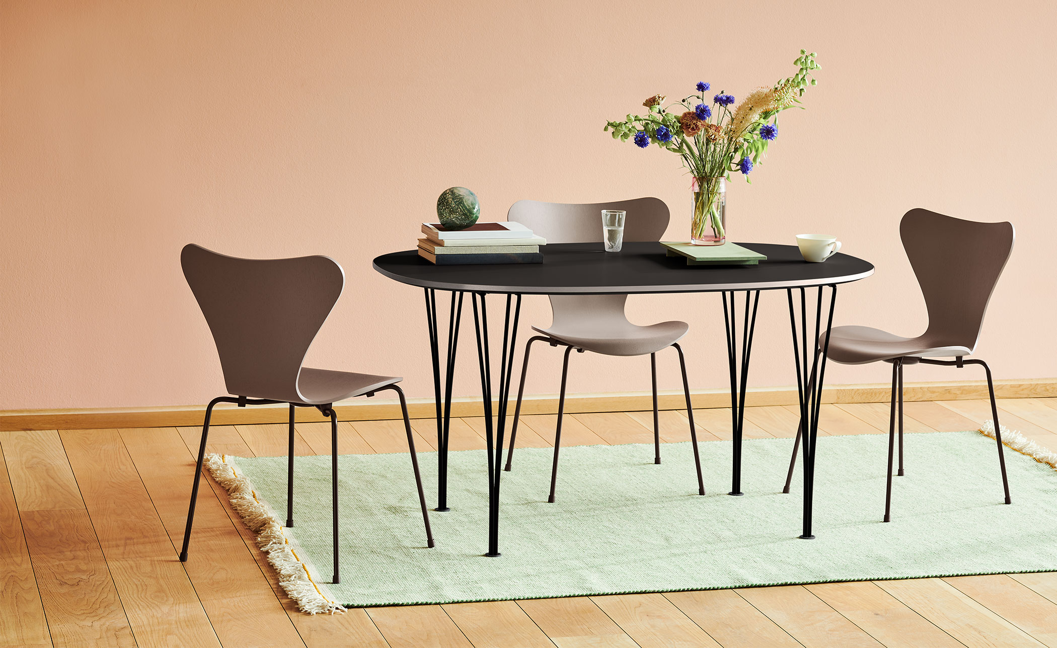 super elliptical span leg 53.1" table