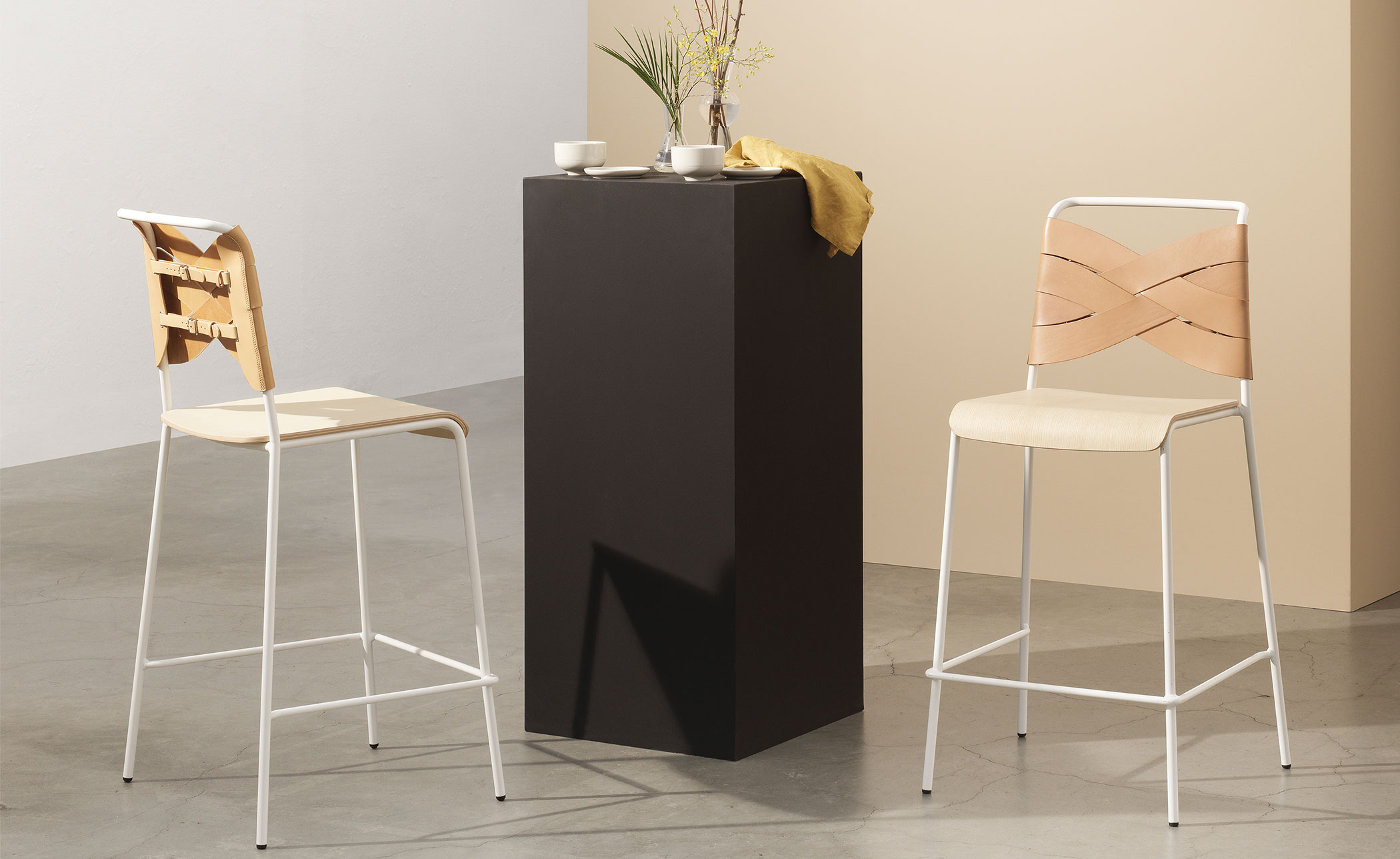 Torso Bar Stool
