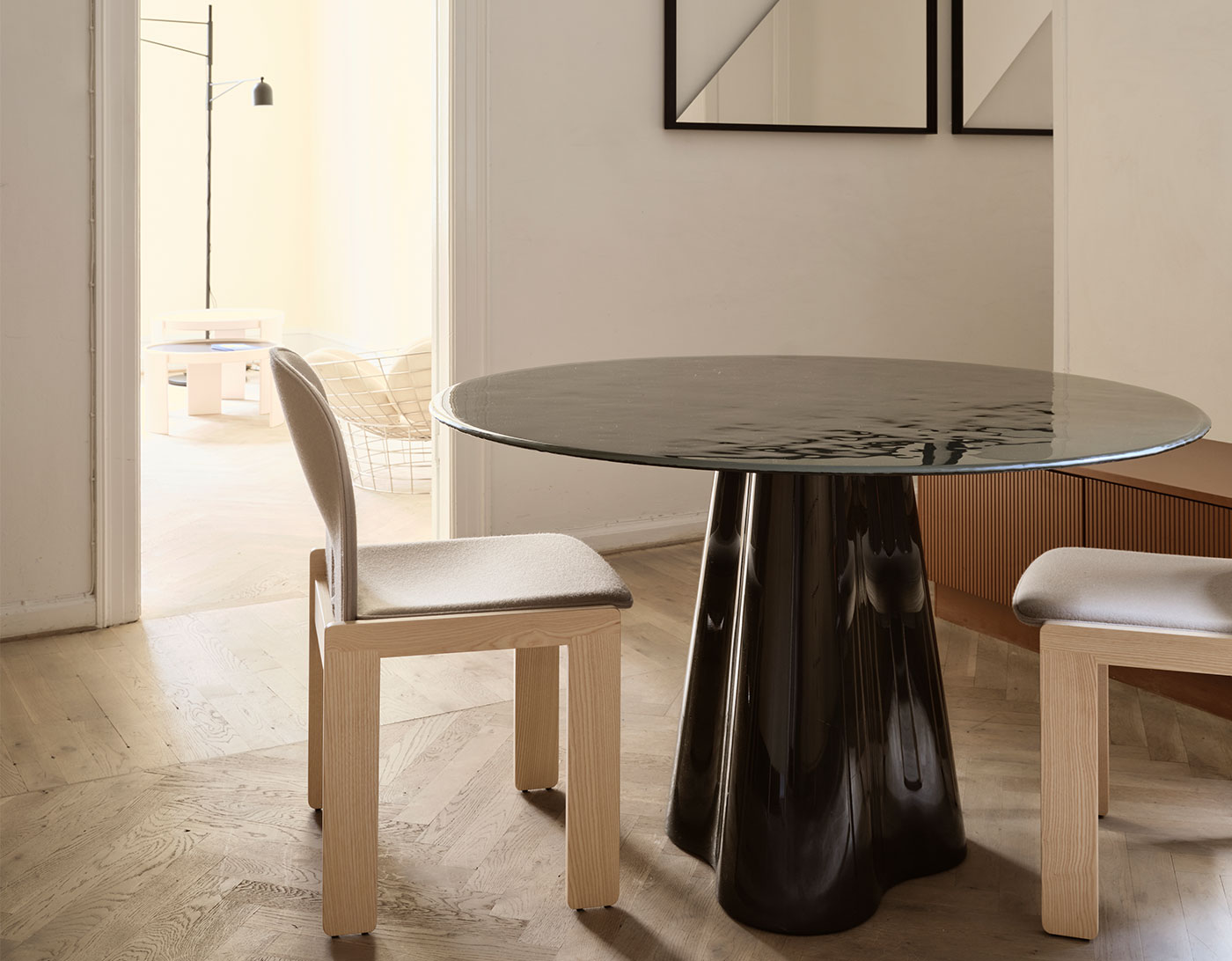 Treflo Round Dining Table
