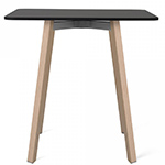 su cafe table